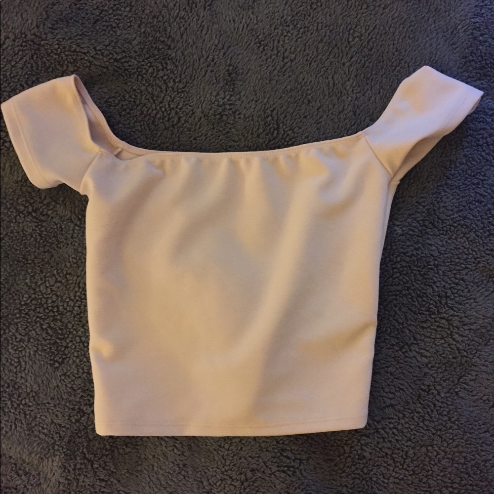 Off the shoulder tee